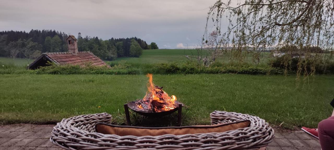 Les Abeilles Bed and Breakfast Romont Exteriör bild