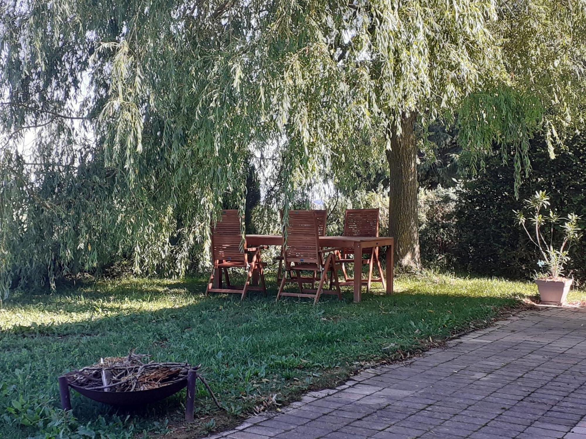 Les Abeilles Bed and Breakfast Romont Exteriör bild